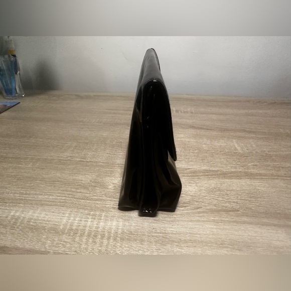 DIOR CLUTCH, MULTI-COMPARTMENT BAG WITH SIGNATURE “D” hanging from zipper pull - Picture 8 of 13